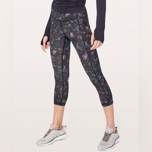 Lululemon Speed Up Crop in Frozen Flourish Multi Size 6